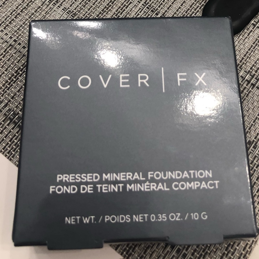 Cover Fx Pressed mineral foundation Shade T4.